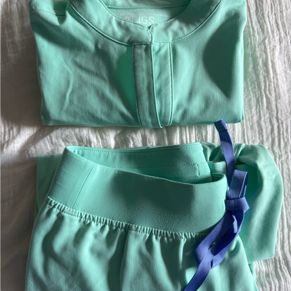 Figs Mariner Green Set (Top- S Pants- M)